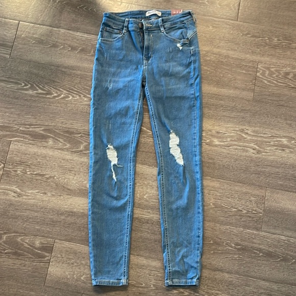 Pull & Bear Push-Up high rise skinny jean Size 6 USA 38 EUR - Picture 1 of 3